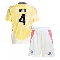 Juventus Federico Gatti #4 Bortadräkt Barn 2024-25 Kortärmad (+ Korta byxor)